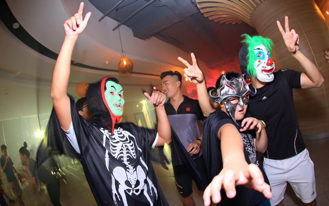 Ảnh: Hào hứng hóa trang ma quái ngày Halloween