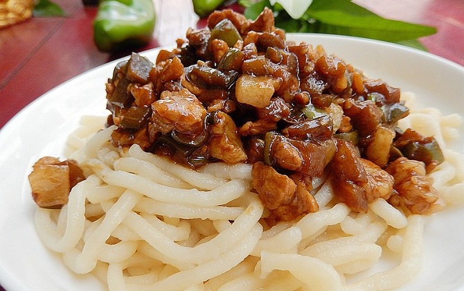 Gợi ý bạn làm mỳ sốt cà ngon lành cho bữa sáng
