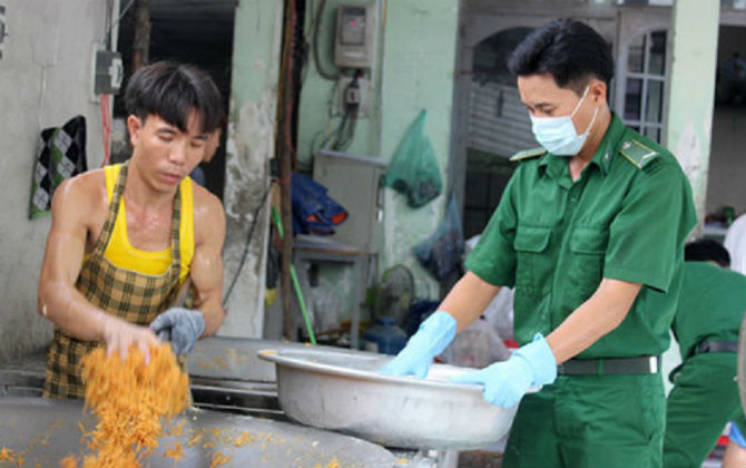 Bí mật kinh hoàng trong cơ sở sản xuất chà bông mất vệ sinh