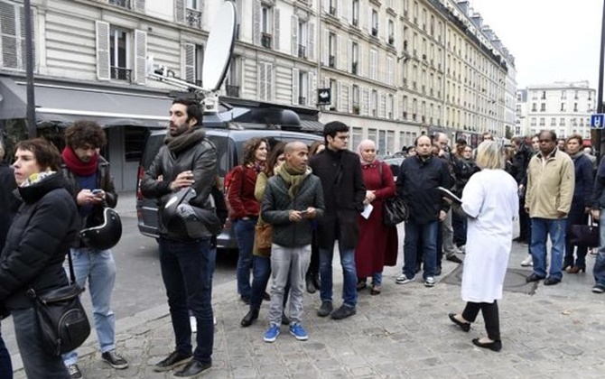 Paris, tình người trong hoạn nạn