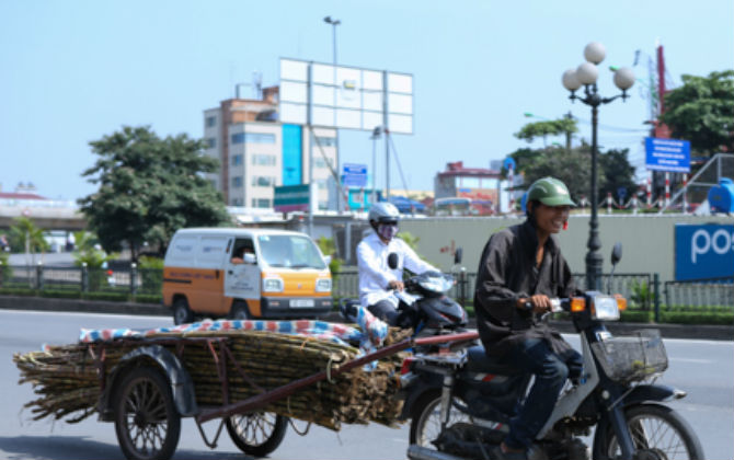 Nắng nóng bất thường giữa mùa đông ở Hà Nội