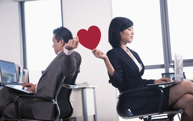 Tình công sở có vui không?