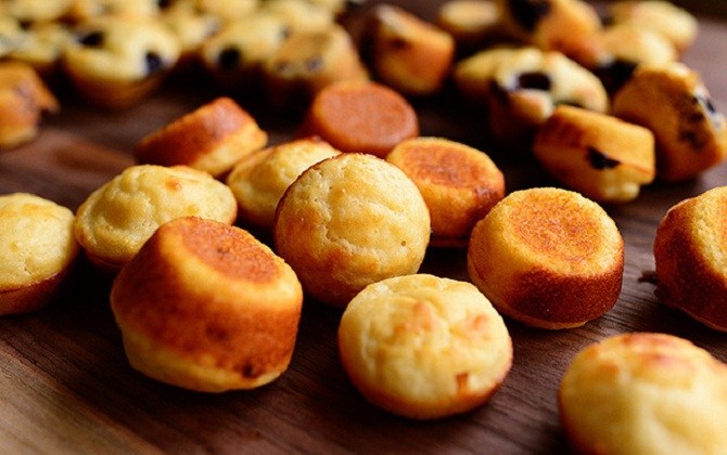 Vào bếp làm bánh muffin mini đãi gia đình