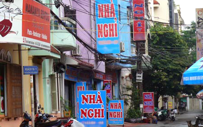 Đi nhà nghỉ với người yêu, sẽ bị xử lý thế nào khi công an bắt?