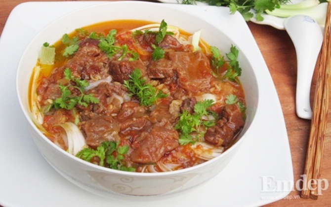Cách làm phở bò sốt vang ngon đậm đà