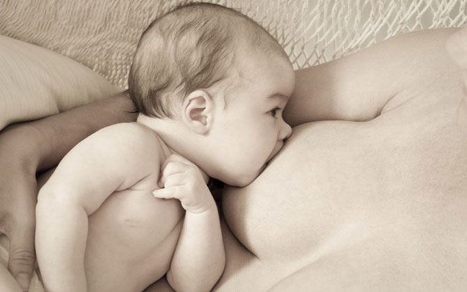10 dấu hiệu cho thấy bé siêu thông minh từ khi chào đời