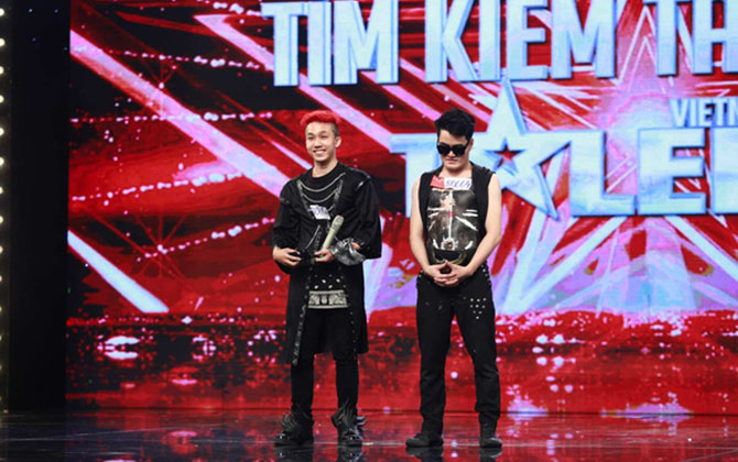 Vietnam's Got Talent 2016: Xuất hiện 2 thanh niên đòi "giải cứu thế giới"