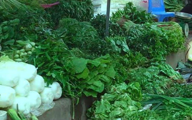 Rét đậm: rau tăng giá, bà nội trợ không dám "mặc cả"