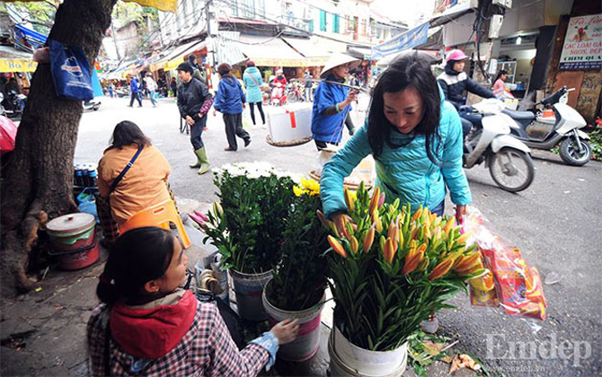 Cuối năm tấp nập sắm thực phẩm Tết ở khu chợ giữa lòng phố cổ 