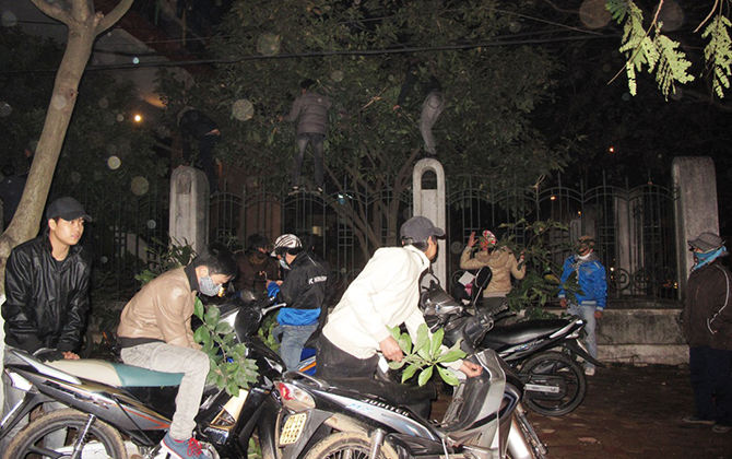 Hái lộc đầu xuân: Khéo rước ma về nhà