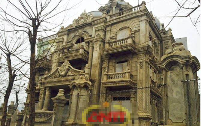 Cảnh lạnh lẽo khó tin trong siêu biệt thự bỏ hoang của 'nữ hoàng chuối' Lào Cai