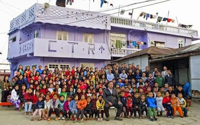 Cơ ngơi 100 phòng của người đàn ông có 39 vợ