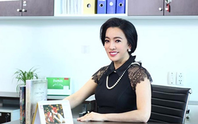 Cận cảnh dung nhan vợ cũ "ông trùm" quyền lực nhất showbiz Việt