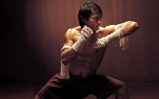 Tony Jaa điên cuồng dùng Muay Thái đánh bại cả đội quân