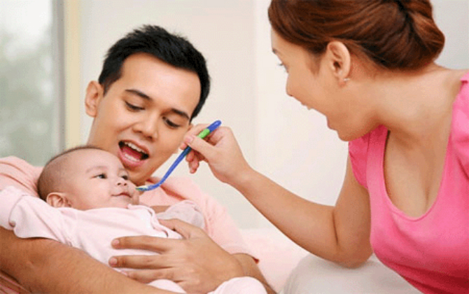 Hậu quả khôn lường từ thói quen tự làm thầy thuốc cho con của bố mẹ Việt
