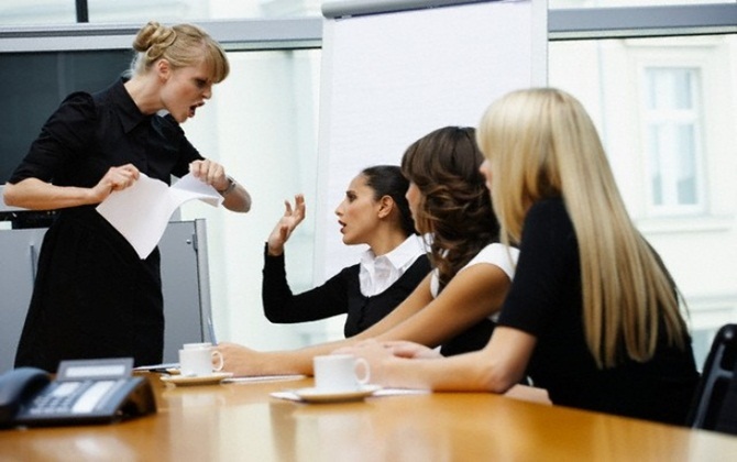 Bị sếp trù dập vì lý do tế nhị