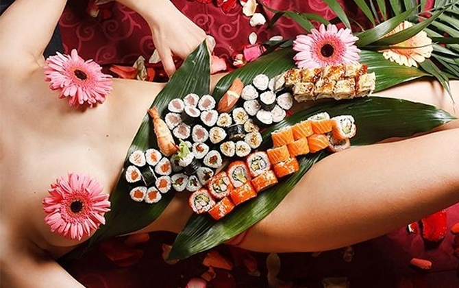 Khám phá thương hiệu sushi khỏa thân gợi cảm nhất thế giới