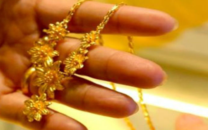 Giá vàng hôm nay 15/4/2016: Giá vàng giảm gần 100.000 đồng/lượng