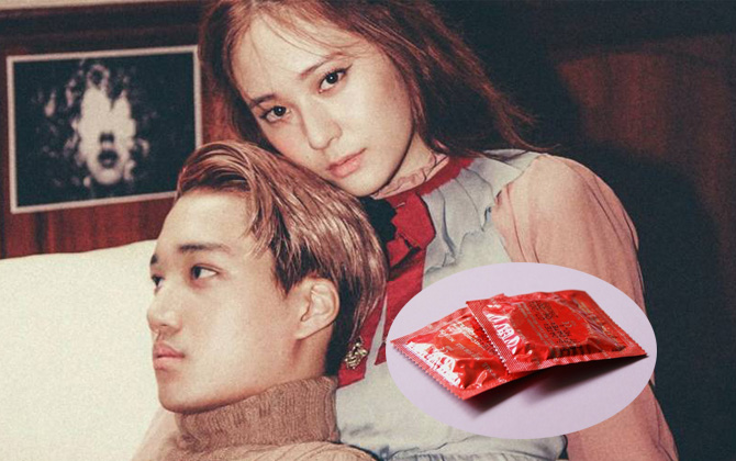 K-pop: Kai, Krystal bị bắt gặp đi mua "áo mưa"