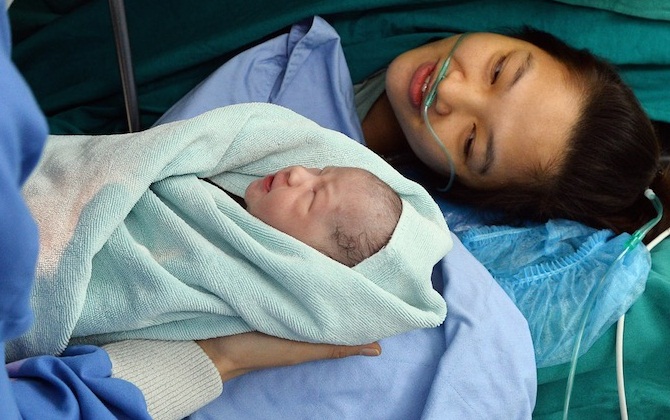 Những chuyện nguy hiểm mẹ vẫn thường làm sau sinh mổ