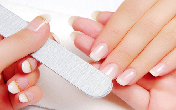 Cách chữa móng tay ố vàng do lạm dụng sơn móng