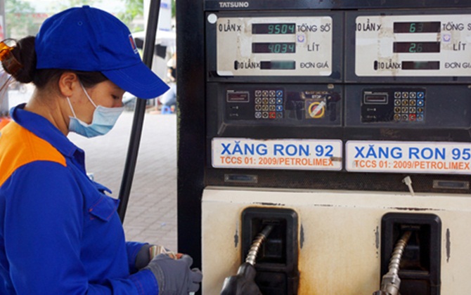 Xăng tăng giá từ 15h