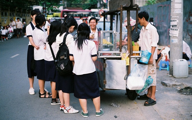 Quà vặt lề đường: "Sát thủ" rình rập trẻ nhỏ