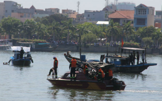 Thông tin mới nhất về vụ chìm tàu chở khách du lịch trên sông Hàn 