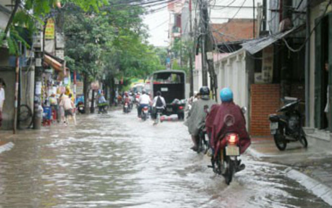 Hà Nội mưa to, cảnh báo ngập lụt khu vực nội thành