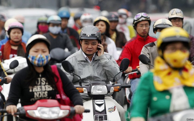 Vừa lái xe vừa nghe điện thoại: Trêu ngươi 'Thần chết'