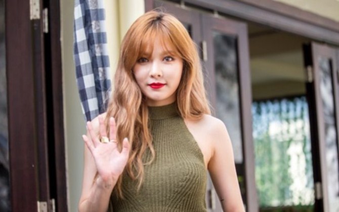 HyunA đốt cháy sân khấu lần đầu tiên sau khi 4minute tan rã