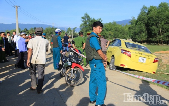 Tài xế taxi tử vong giữa đường lúc nửa đêm