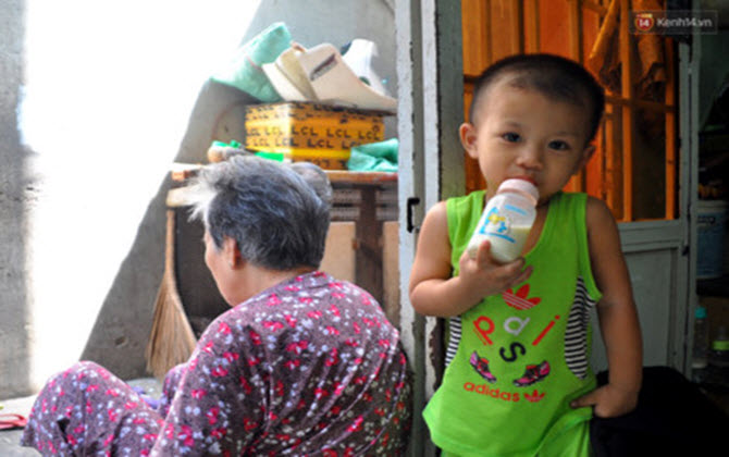 Mẹ bỏ đi, 11 anh em chen chúc trong nhà hẹp ở Sài Gòn