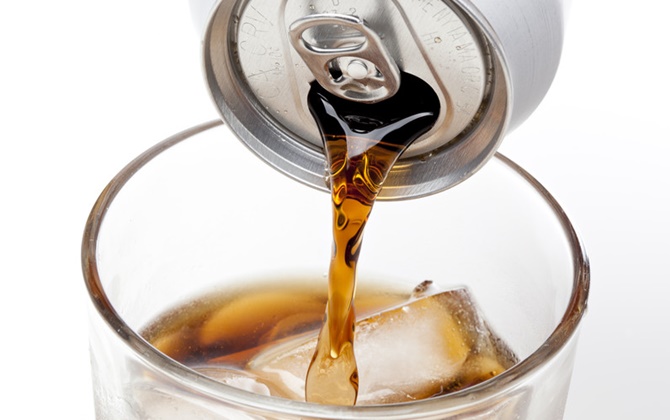 Dấu hiệu sớm tố bệnh tim ở người hay uống soda có đường
