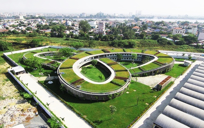 Vườn rau khổng lồ trên nóc công trình Việt từng đoạt giải quốc tế