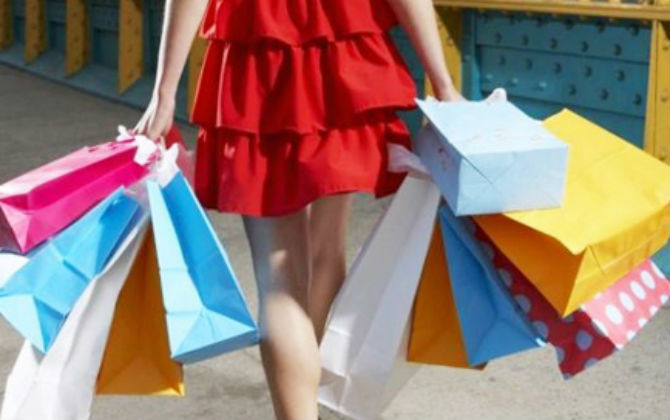 Nghiện shopping, vợ điên cuồng vay nặng lãi để mua sắm