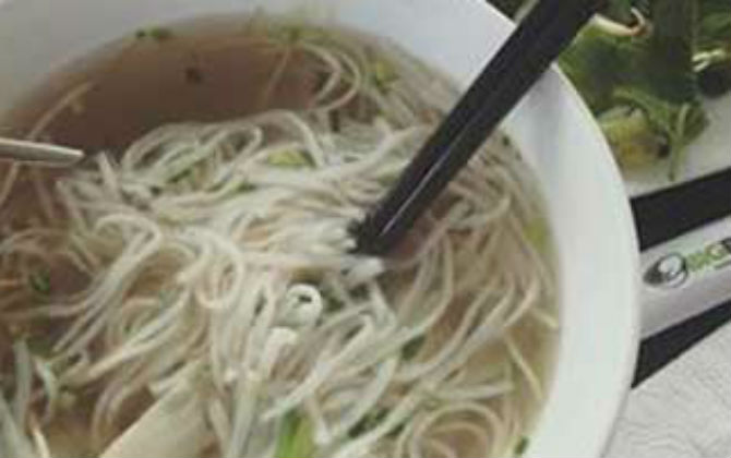 Ăn phở sân bay Tân Sơn Nhất: Hãi quá, tạm biệt luôn