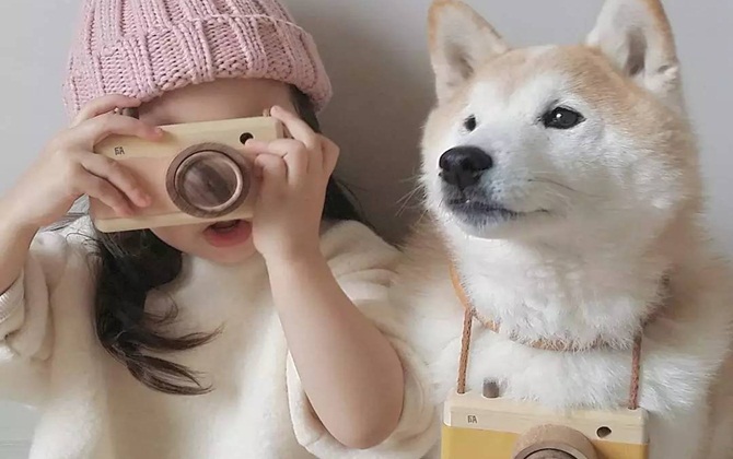 Bé 3 tuổi và chó Pompon "náo loạn" Instagram vì độ dễ thương