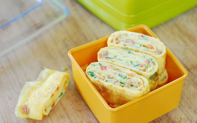 Món ngon 15.000 đồng: Trứng cuộn rau củ chiên