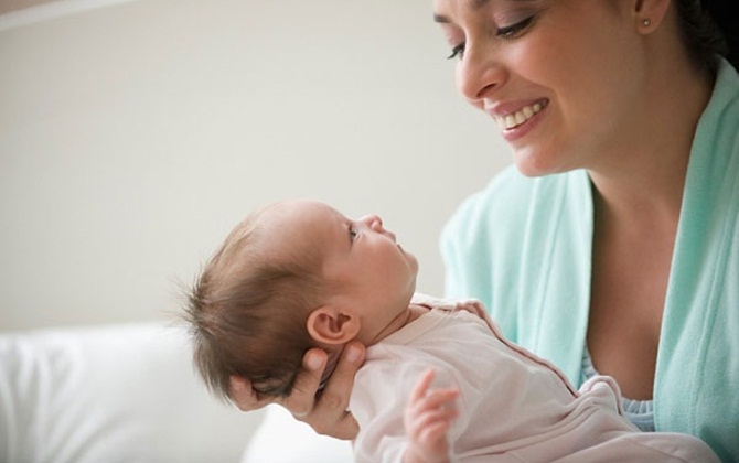 10 mẹo "sống sót" tháng đầu sau sinh
