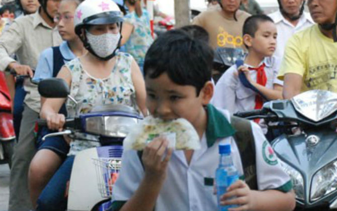 Con học kiệt sức: Tại phụ huynh hay lỗi hệ thống?