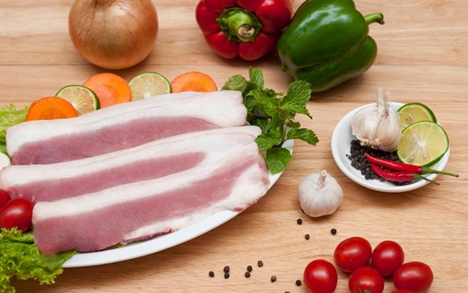 Thịt lợn thảo dược nuôi bằng thảo dược 'trên thị trường'