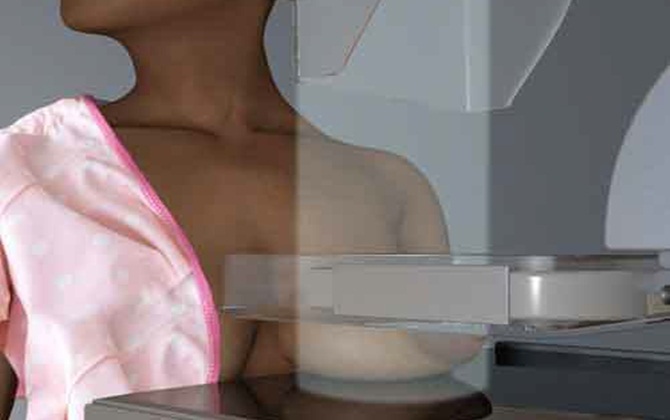 Đau ngực ở phụ nữ là biểu hiện của bệnh gì?