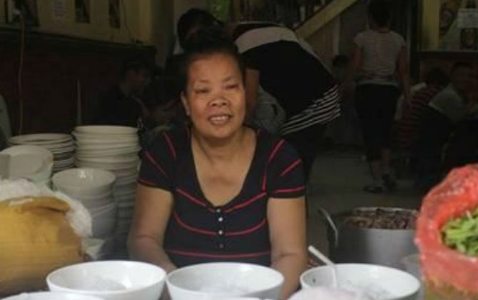 Cuộc sống riêng không mấy ai biết của bà chủ quán 'bún chửi'