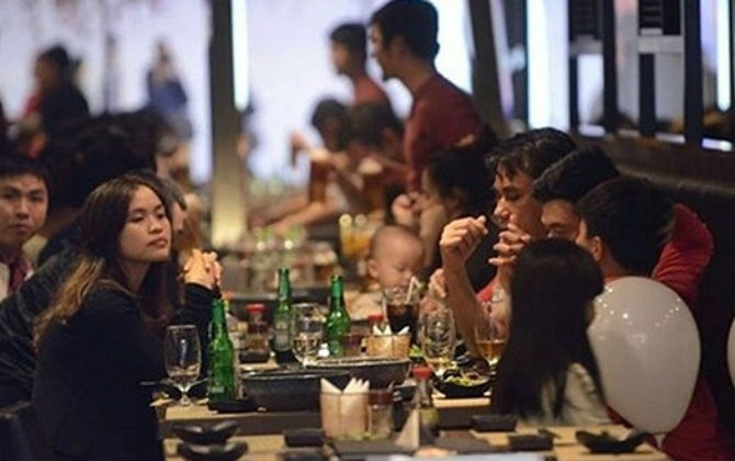 Ngày 20/10: Quán hàng ở Hà Nội chê khách vì không... đủ sức phục vụ