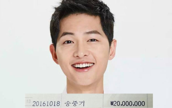 Song Joong Ki ghi điểm với phụ nữ Hàn bởi nghĩa cử cao đẹp