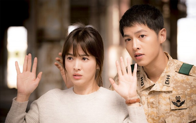 Fan 'thổn thức' khi Song Joong Ki và Song Hye Kyo sắp 'tái ngộ'