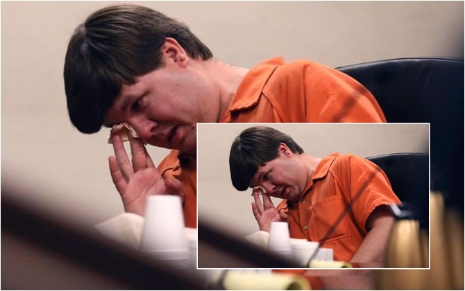 Con chết trong xe vì cha mải nhắn tin sex