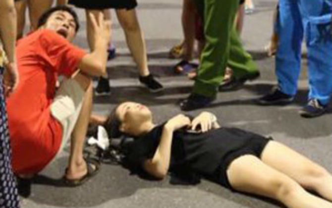 Cô gái ngã khi đi xe điện cân bằng: Đừng quên các mẹo an toàn