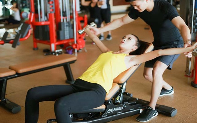 Ngắm Quán quân Next Top Ngọc Châu gợi cảm tập gym